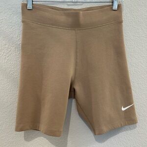 Nike Sportswear Classic Women’s High-Waisted 8” Biker Shorts
Khaki Matte
Medium